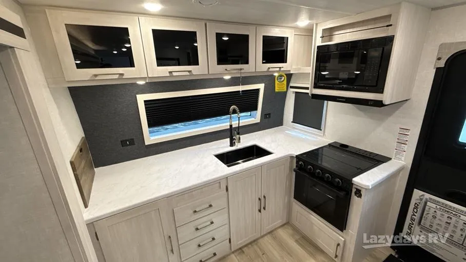 2025 Forest River Grand Surveyor 275FKBS — Photo 6
