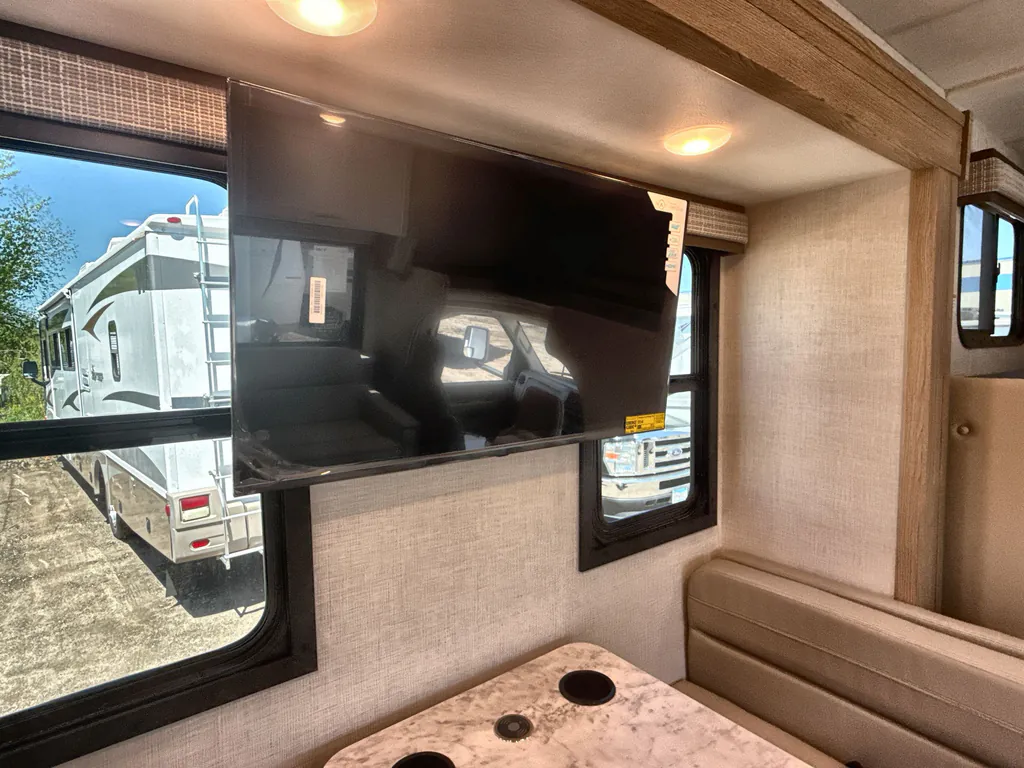 2027 Thor Motor Coach Freedom Elite 31FE, Photos photo 9