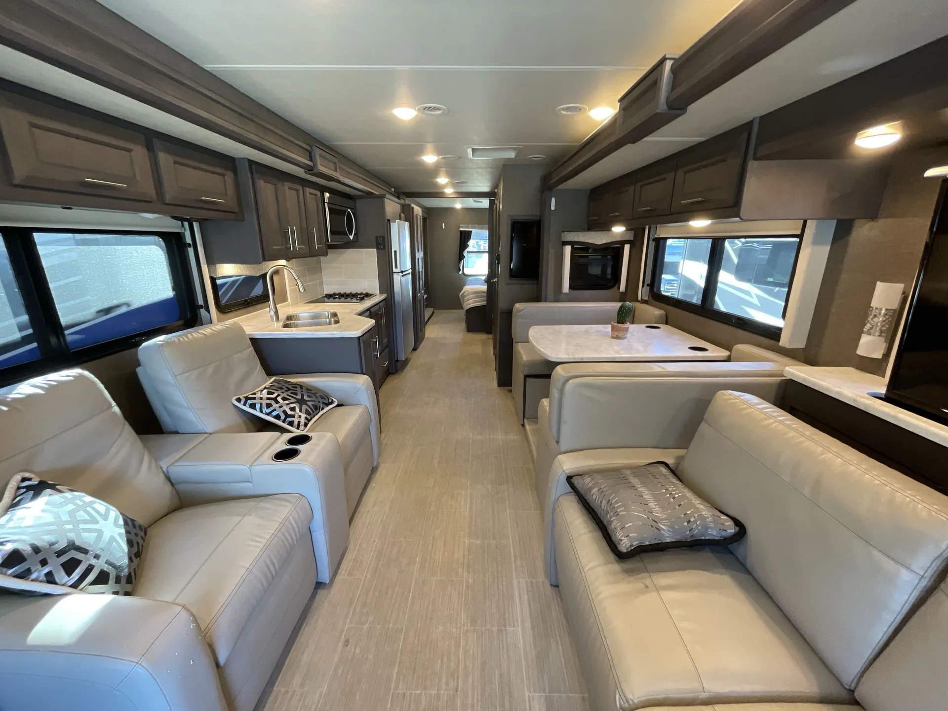 2022 Thor Motor Coach Challenger 35MQ — living area main