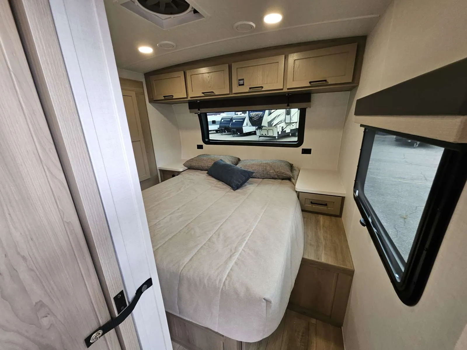2026 Forest River Flagstaff Micro Lite 25BSDS — Photo 7