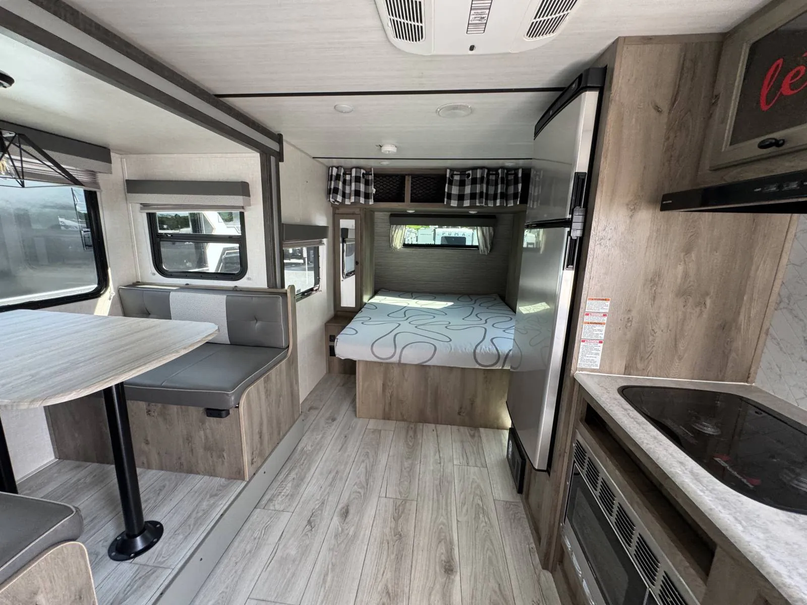 2022 Forest River Surveyor Legend 19RBLE — Photo 5