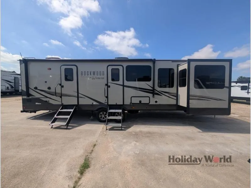 2022 Forest River Rockwood Signature Ultra Lite 8324SB - Photo 3