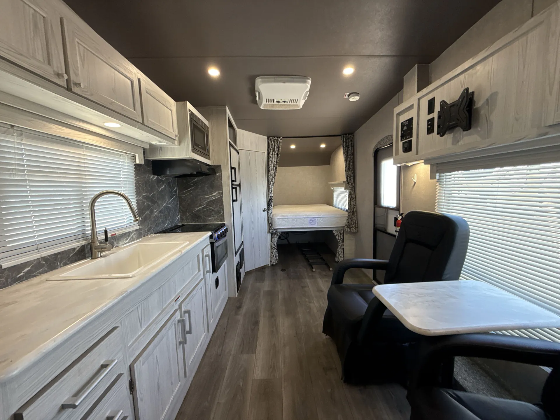 2023 eclipse rv Attitude Limited 20FBG-LE - Photo 4