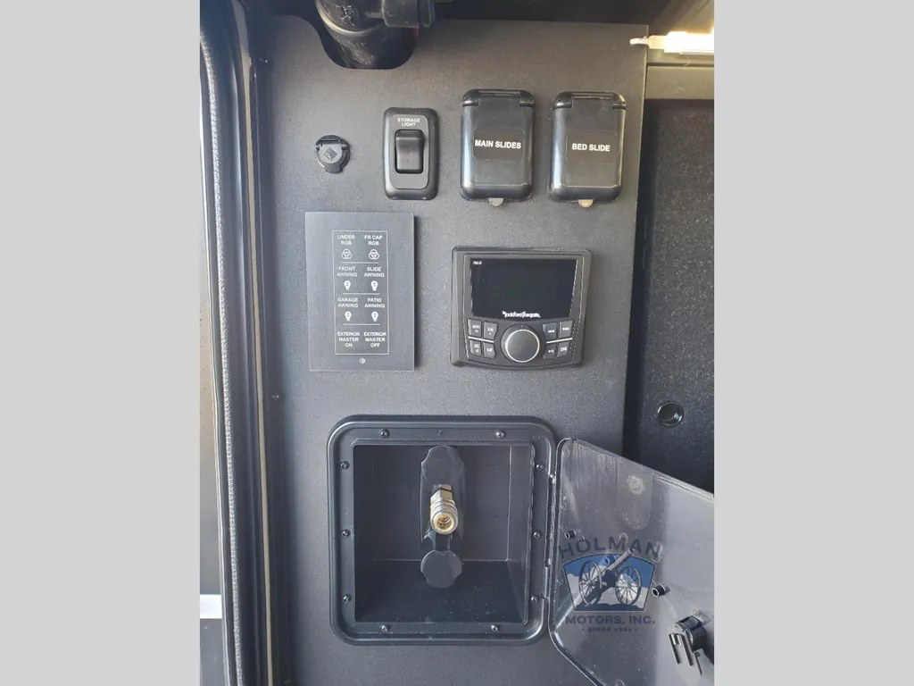 2026 Brinkley Model G 4100, Photos photo 13