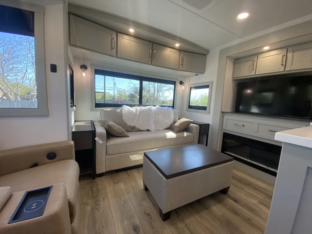 2026 Brinkley Model Z 297, Photos photo 10