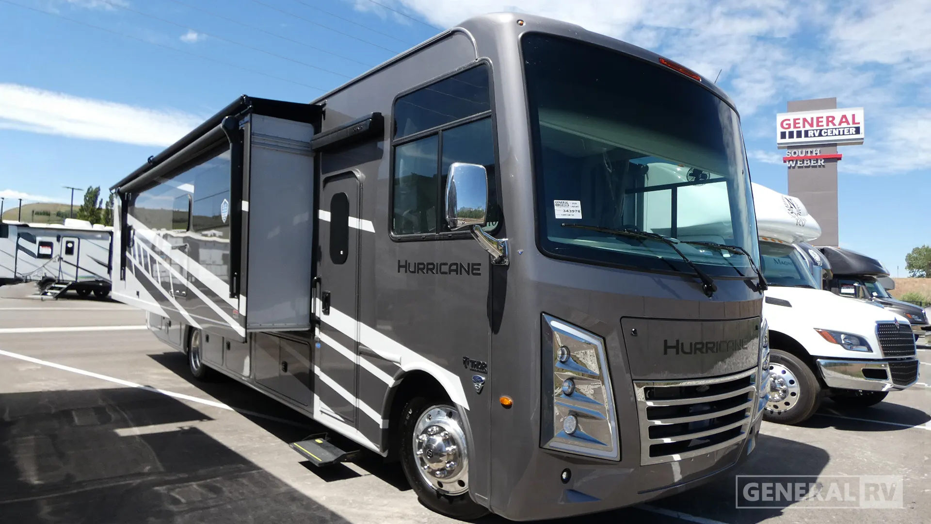 2026 Thor Motor Coach Hurricane 35R - Photo 2