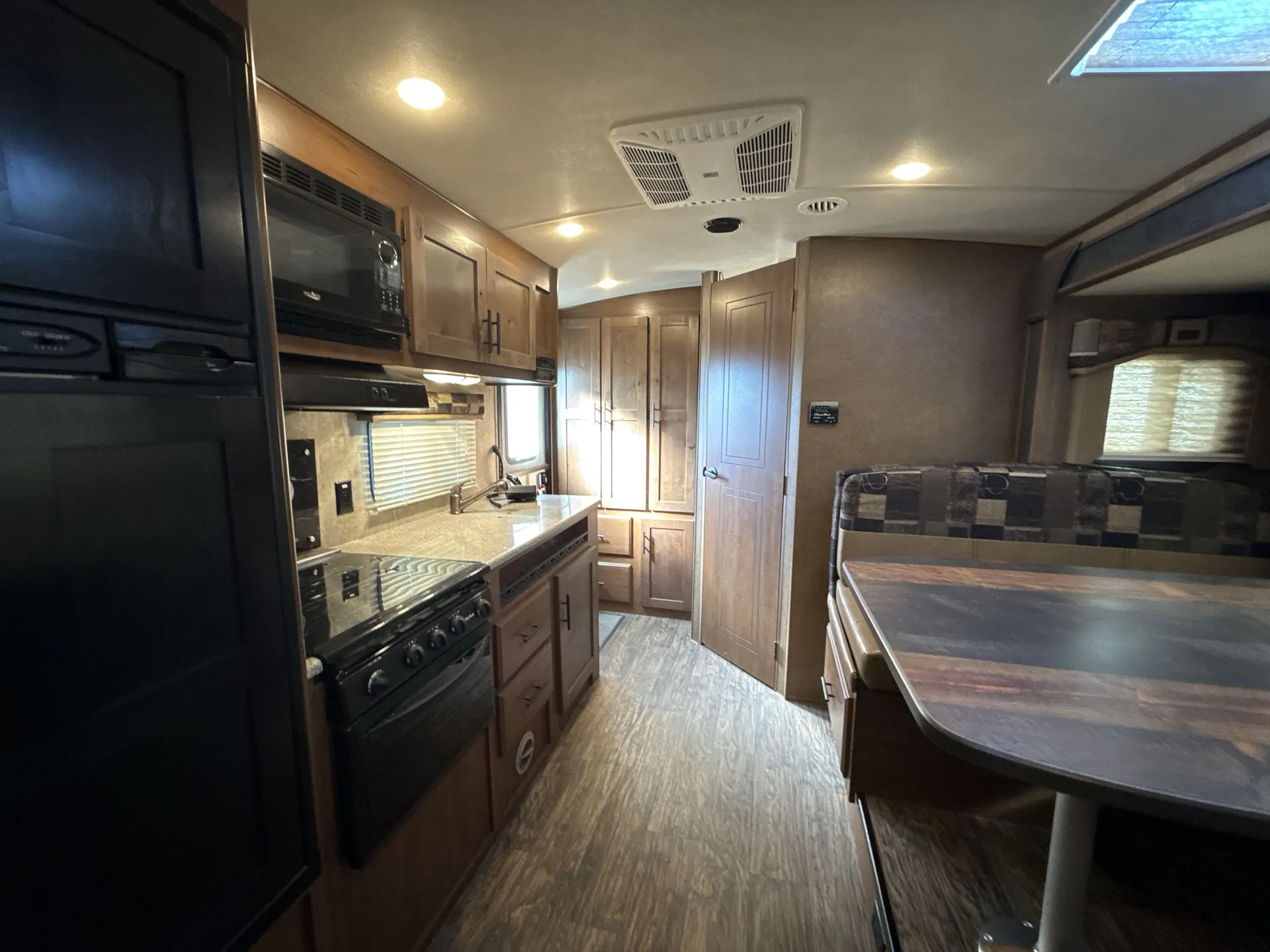 2018 Outdoors RV Mountain Series Creek Side 18RBS - Photo 4