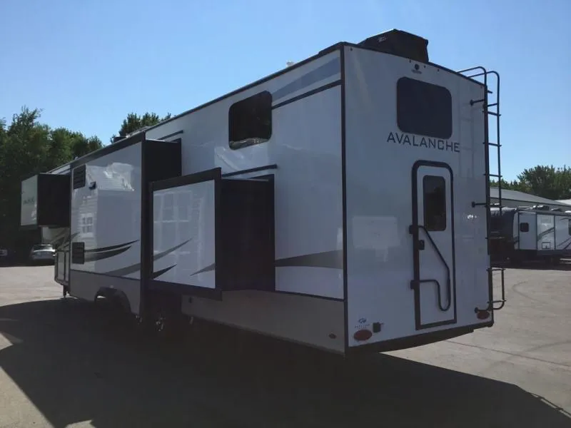 2023 Keystone Avalanche 390DS - Photo 4