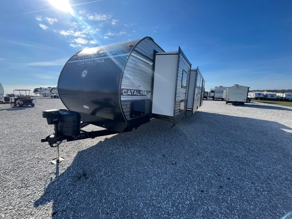 2026 Coachmen Catalina Legacy Edition 343BHTS (2 Queen Beds), Photos photo 4
