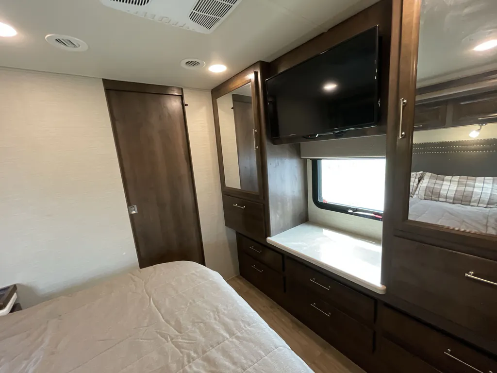 2019 Entegra Coach Emblem 36U, Photos photo 16