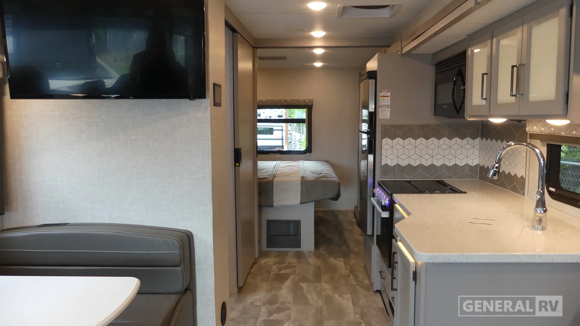 2022 Thor Motor Coach Windsport 29M - Photo 3