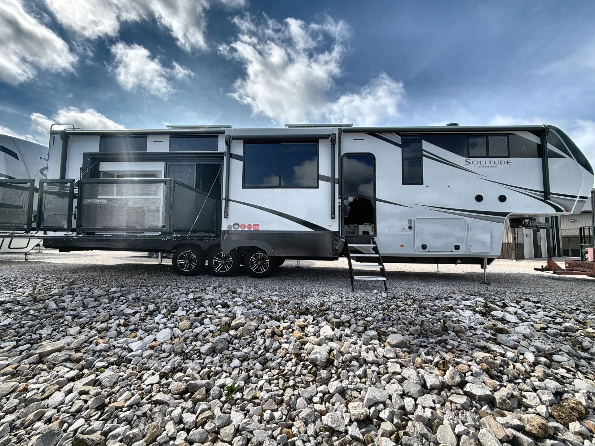 2027 Grand Design Solitude 414LJMJ - Photo 2
