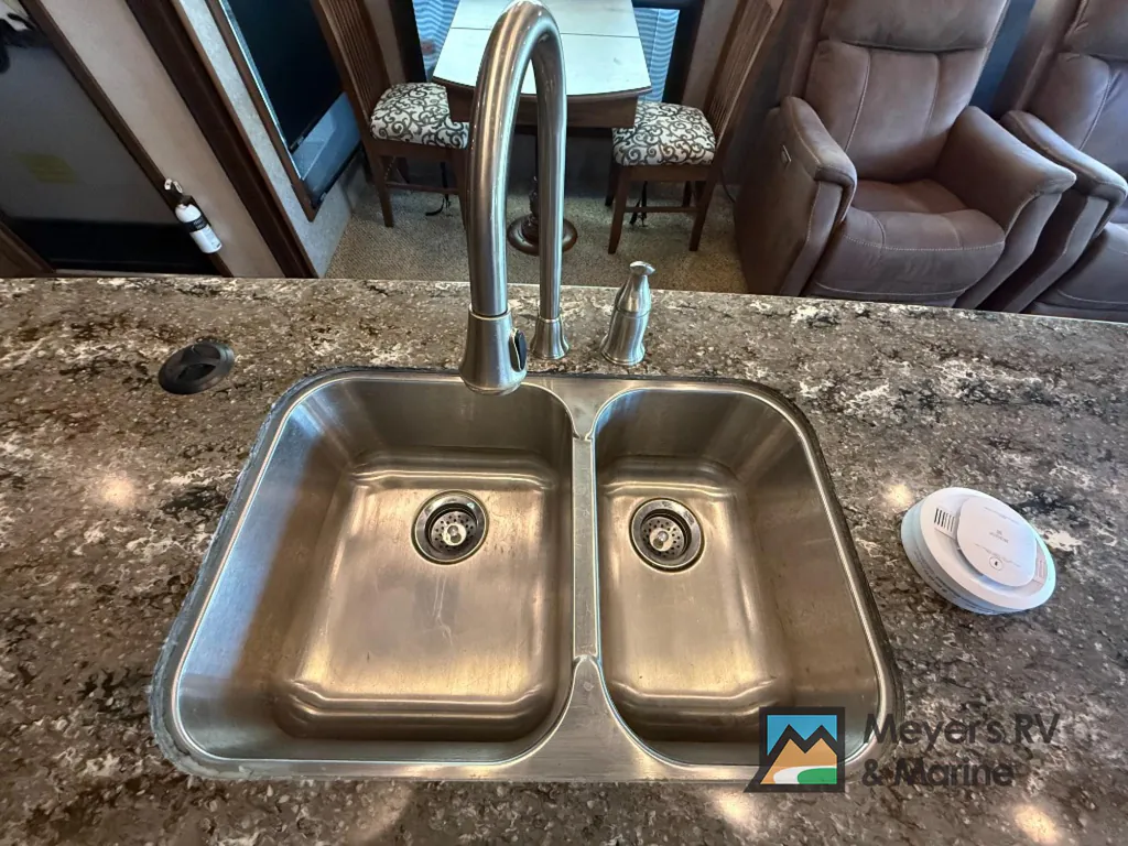 2017 Jayco Pinnacle 36FBTS, Photos photo 10
