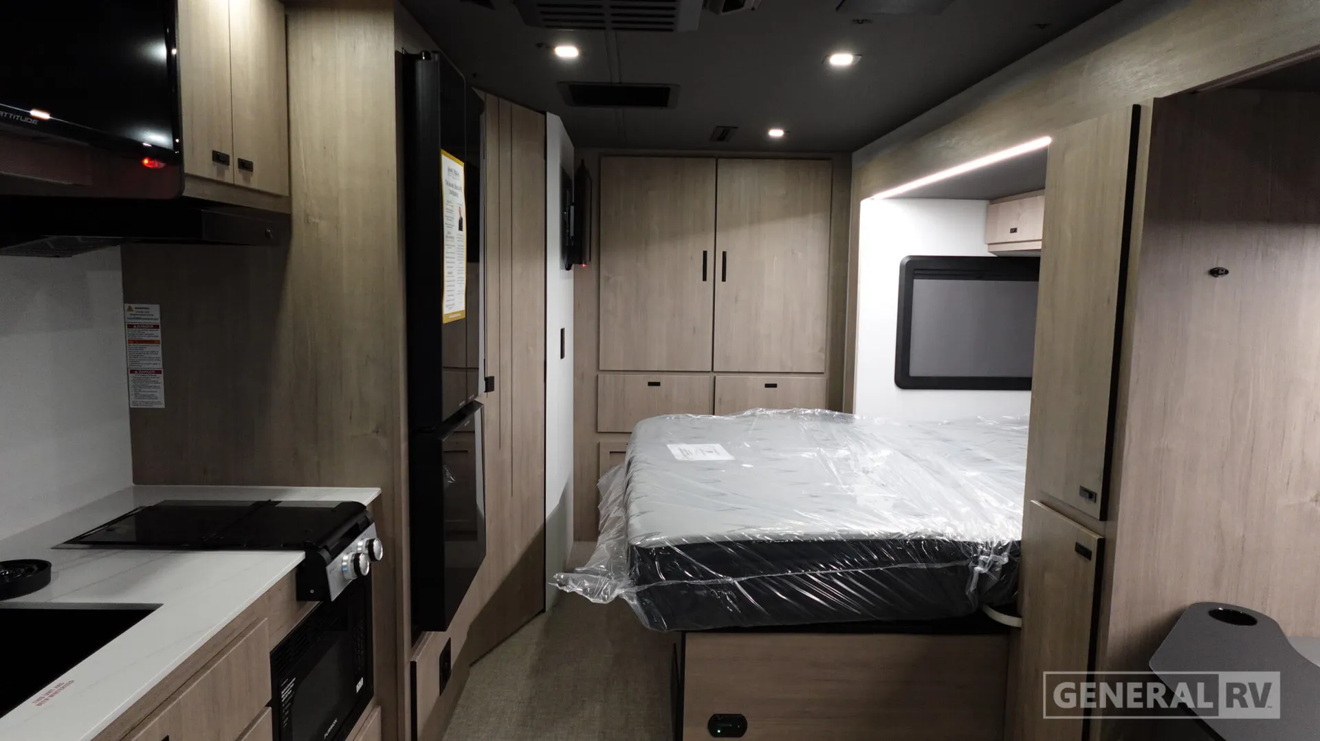 2026 Grand Design Lineage Series M 25FW - Photo 3