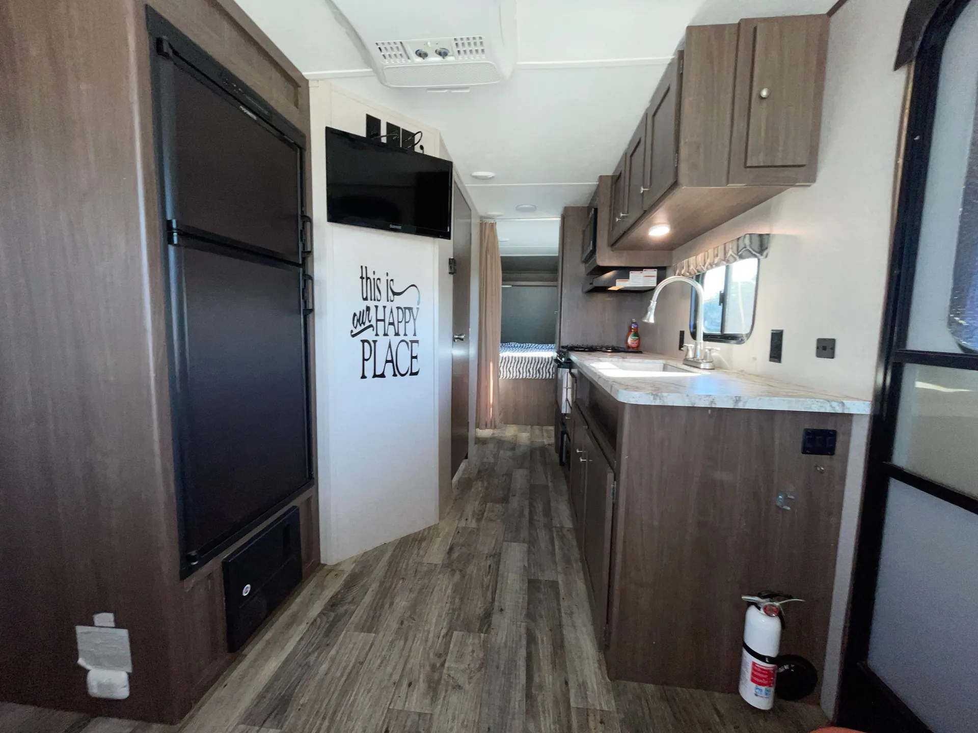 2019 Keystone Hideout 21FQWE — living area main