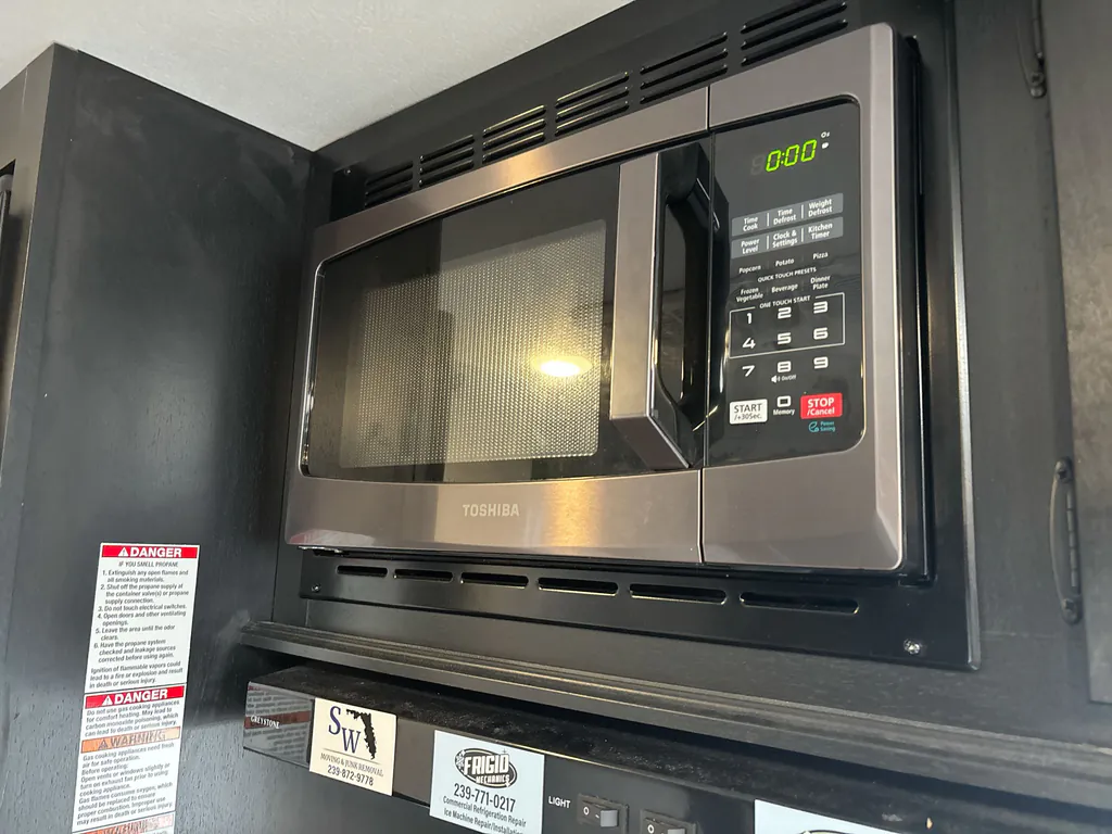 2022 Forest River Cherokee 306MM, Photos photo 12