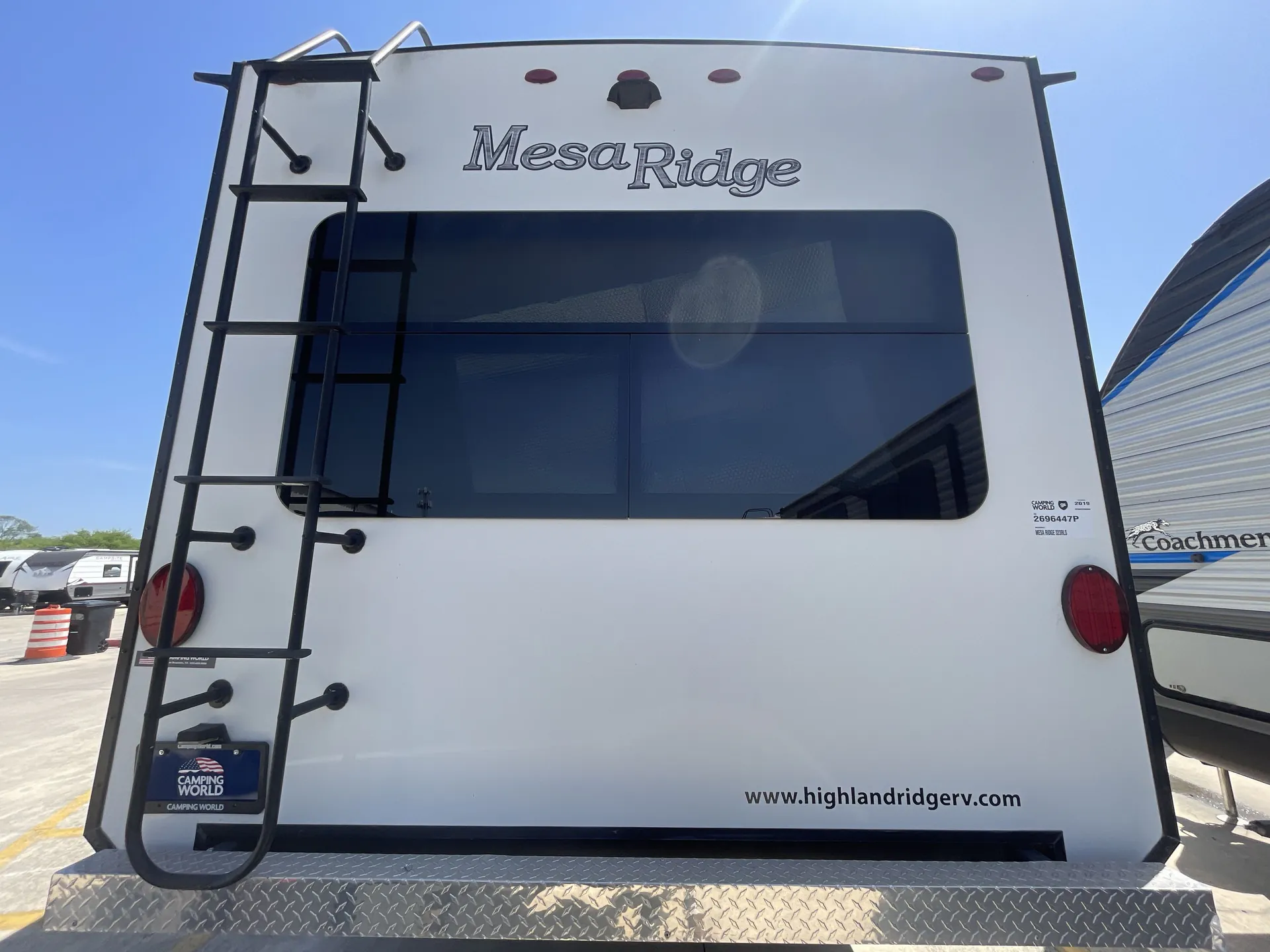 2019 Highland Ridge Mesa Ridge 323RLS — living area main