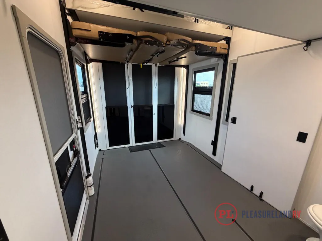 2025 Brinkley Model G 4100, Photos photo 8