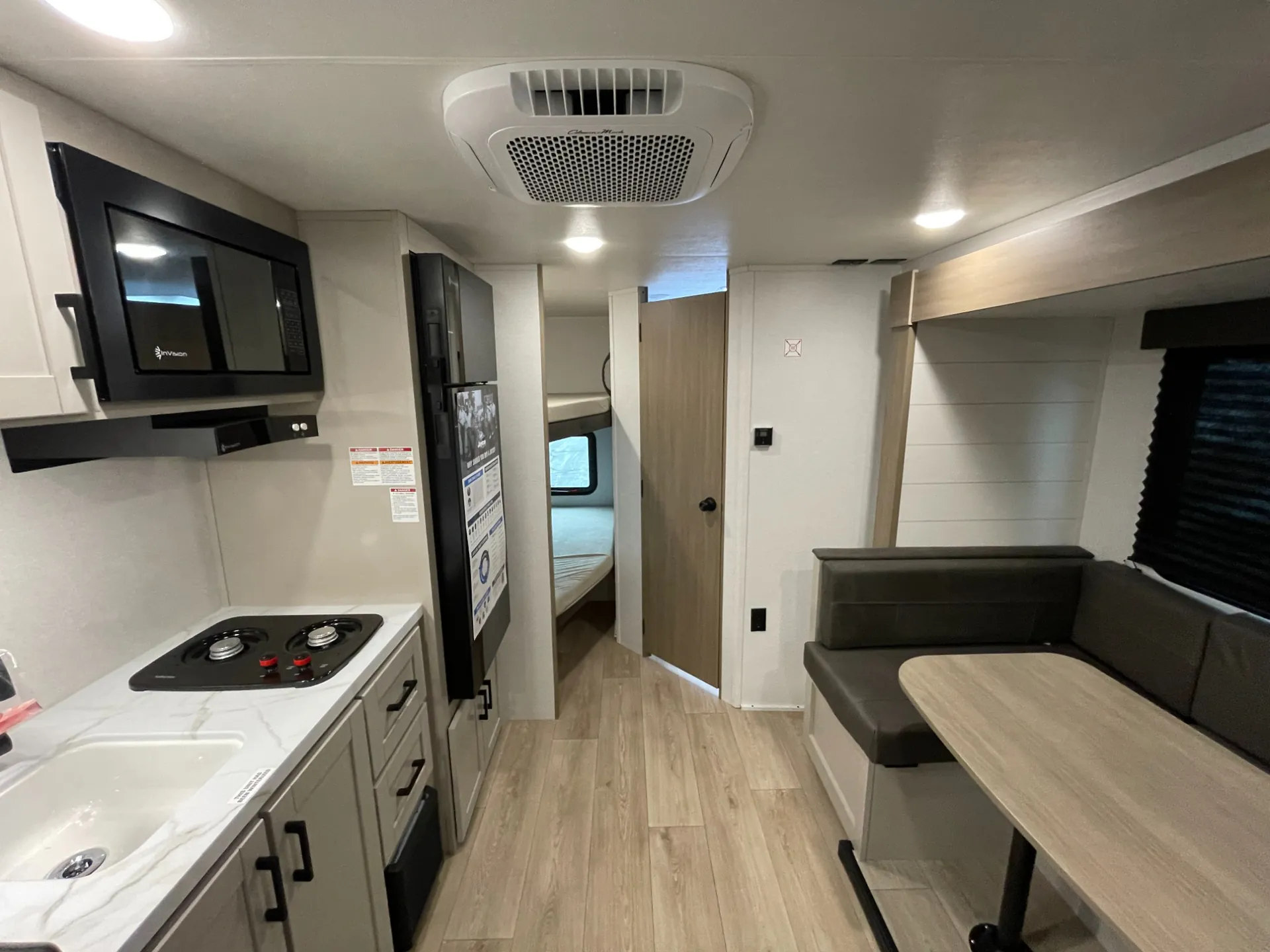 2027 Jayco Jay Flight 197MB - Photo 2