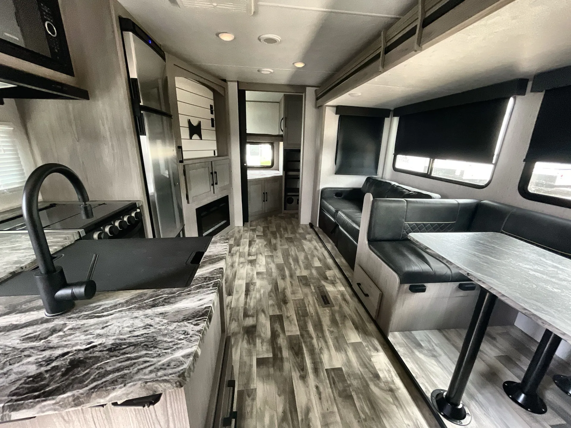 2022 Dutchmen Kodiak Ultra-Lite 296BHSL — living area main