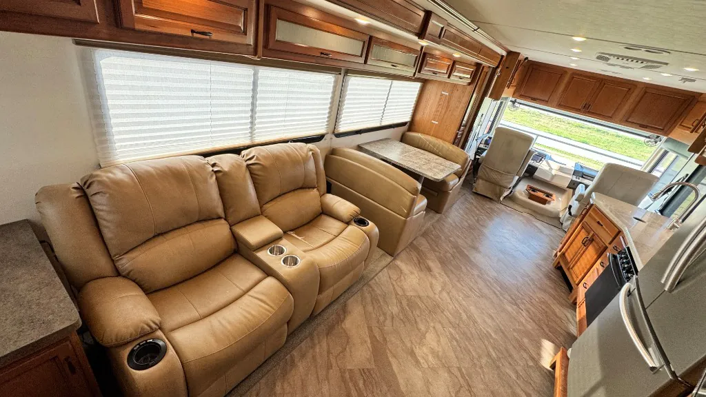 2016 Fleetwood Bounder 35K - Photo 4