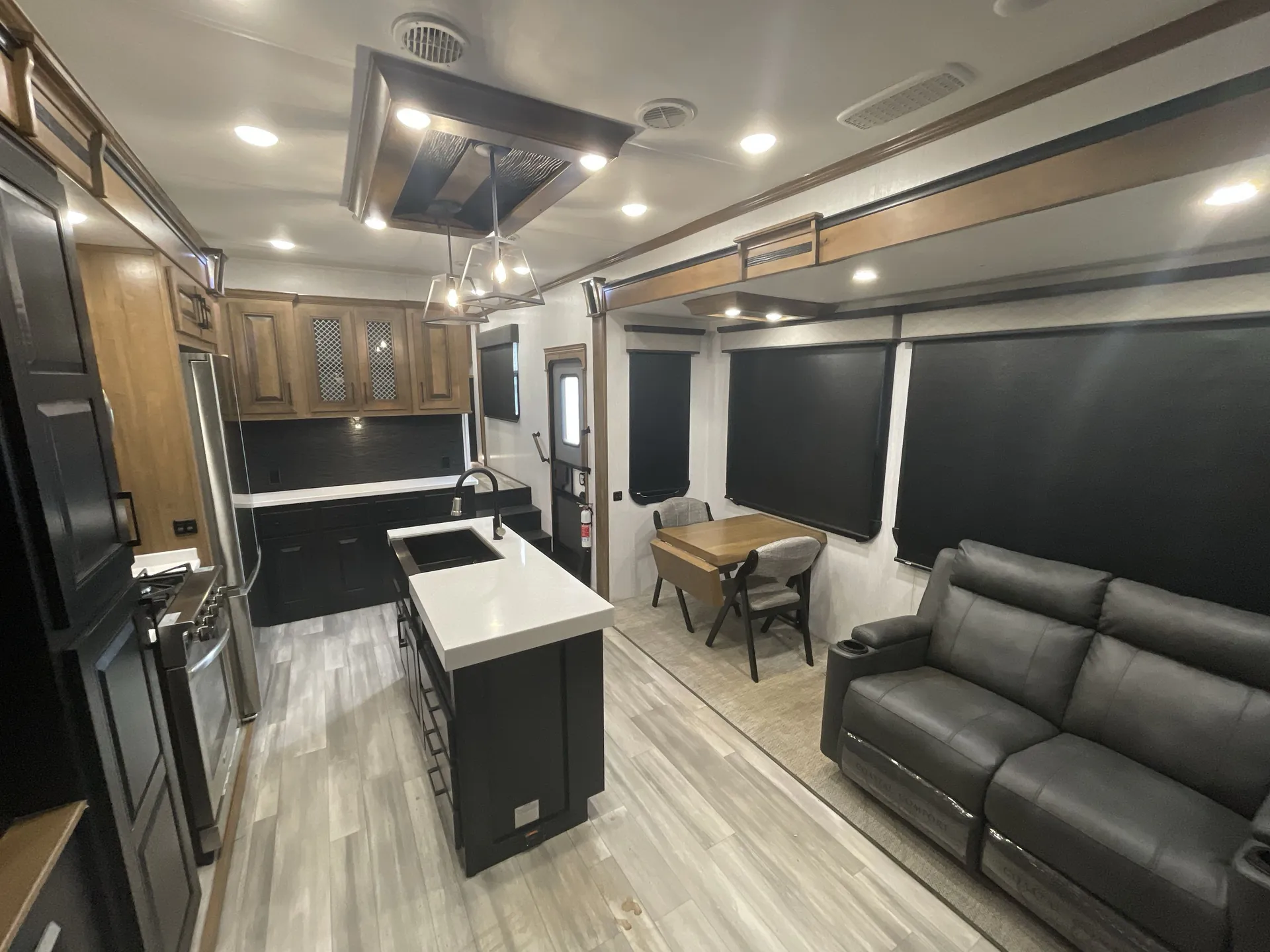 2022 Heartland Bighorn 3300DL — living area main