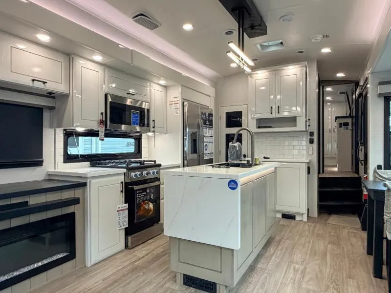 2027 Jayco Pinnacle 32RLTS - Photo 3