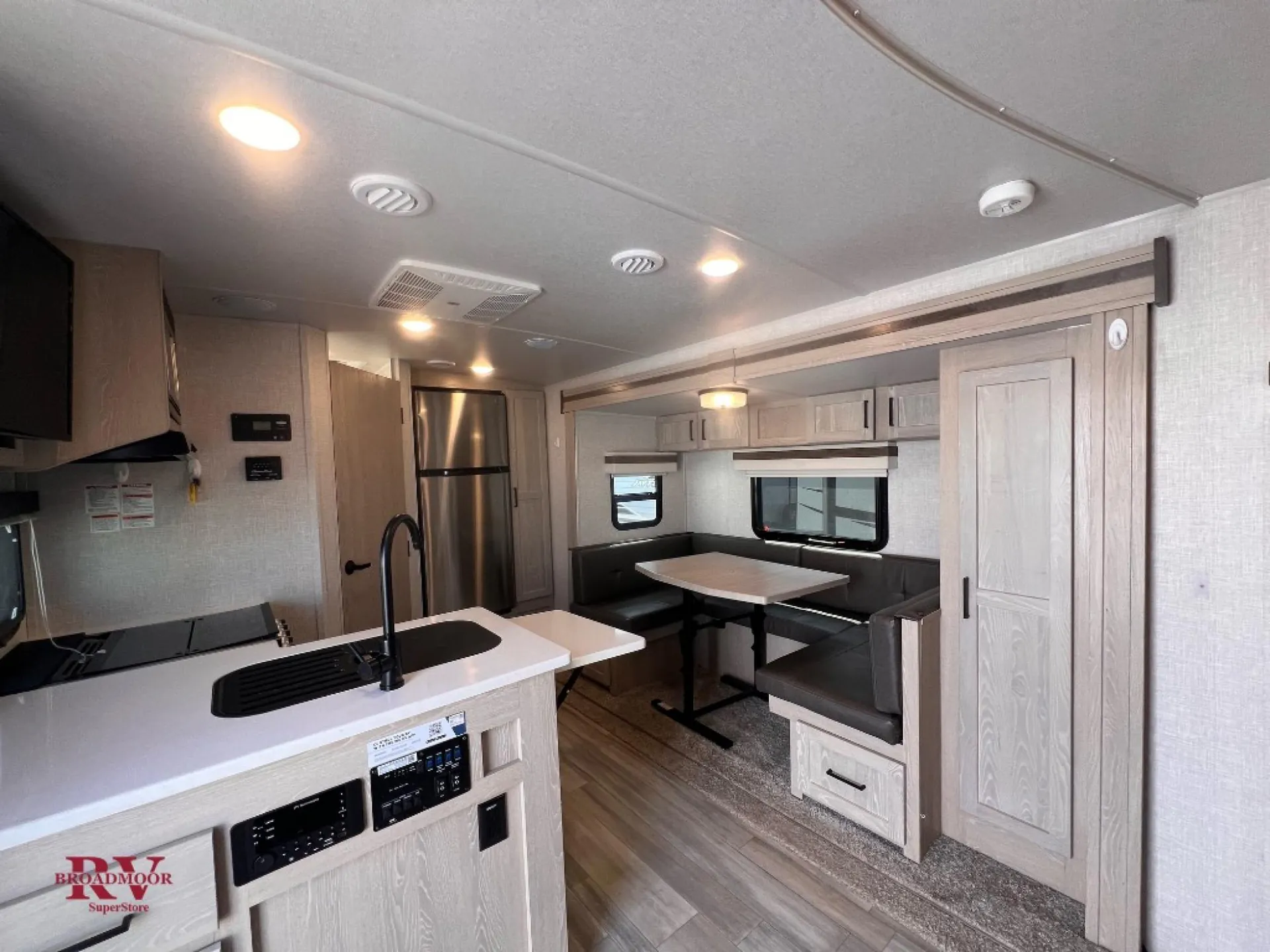 2022 Forest River Rockwood Mini Lite 2104S — Photo 6