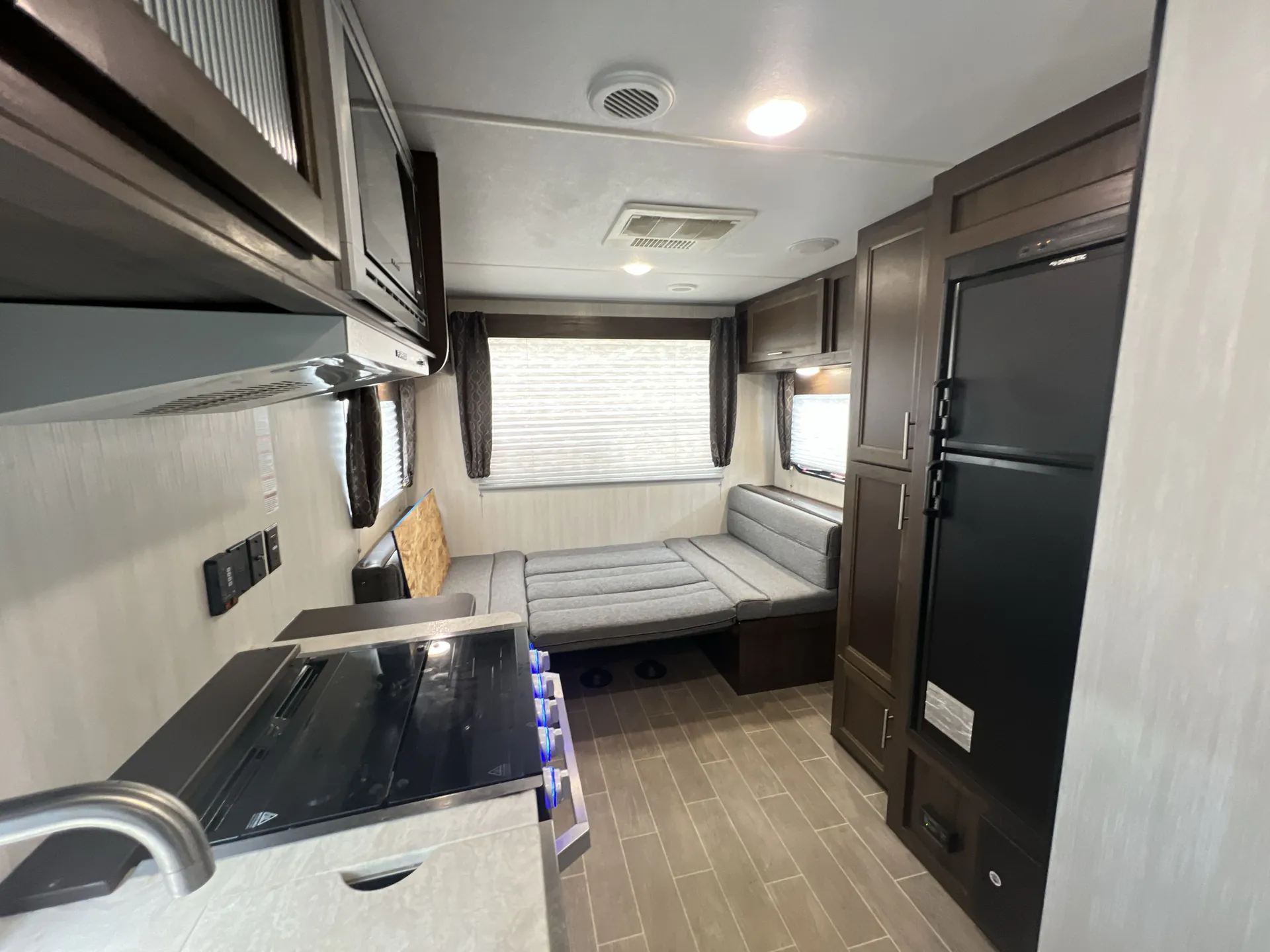 2020 Forest River Cherokee Grey Wolf 20RDSE — living area main