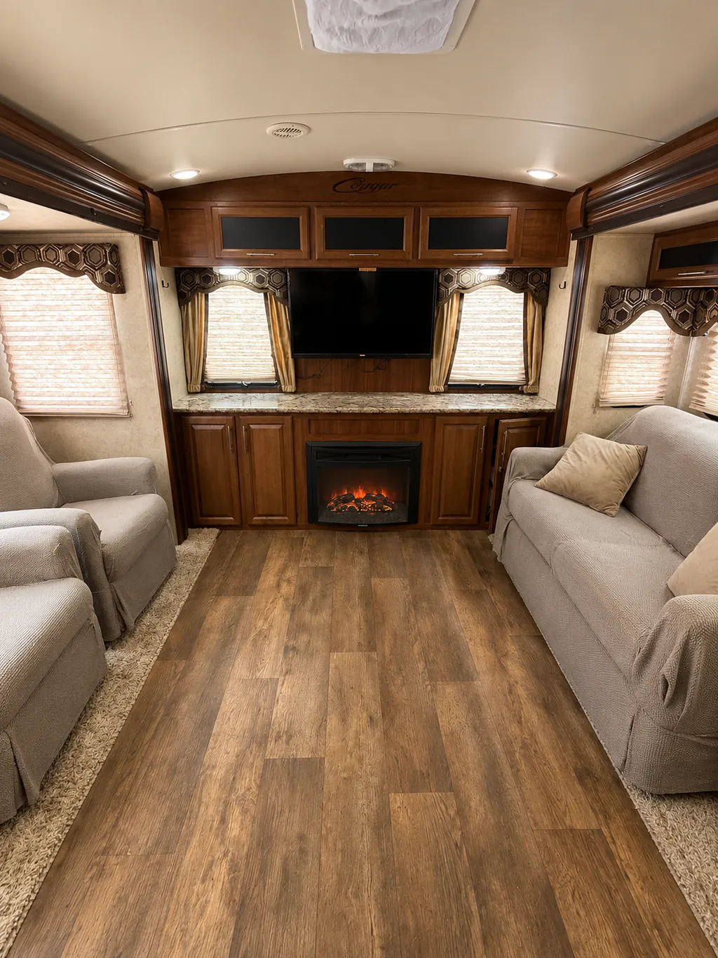 2015 Keystone Cougar XLite 33RES, Living area photo 5