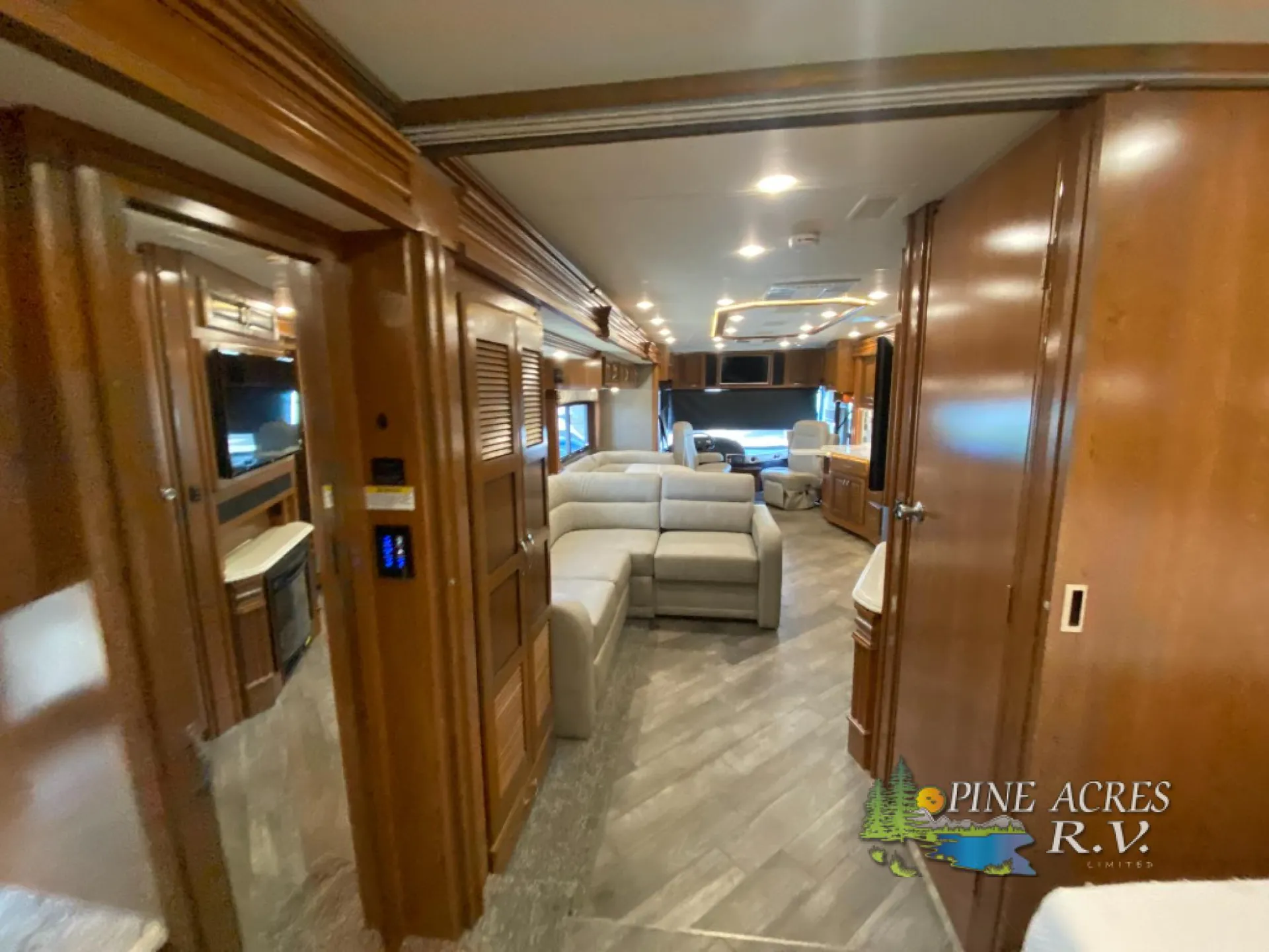 2018 Fleetwood Discovery 38K - Photo 3