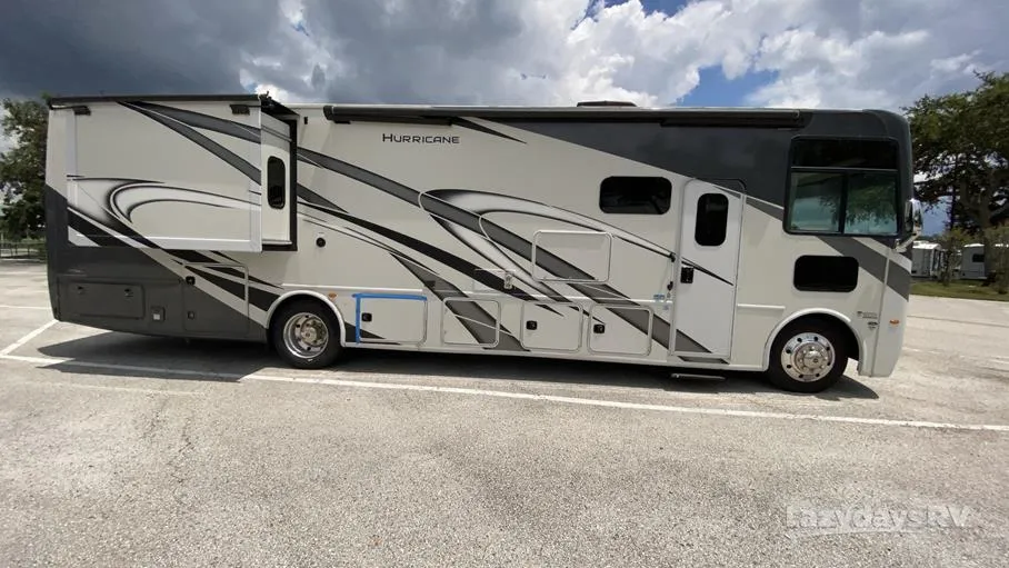 2023 Thor Motor Coach Hurricane 35M - Photo 3