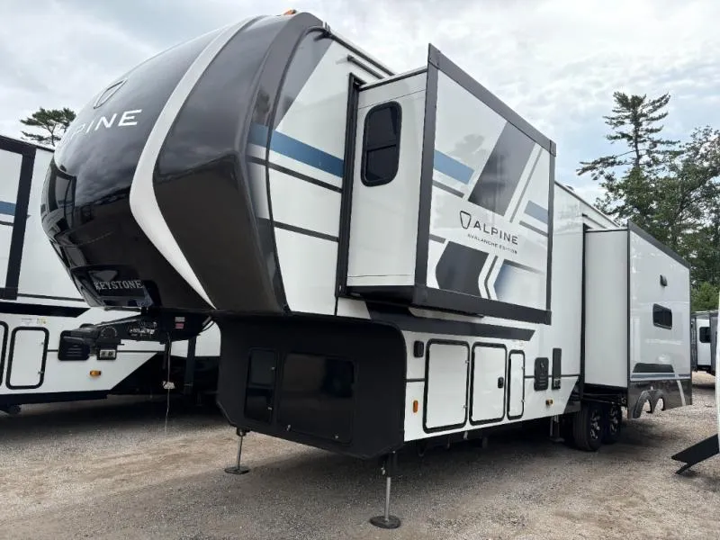 2026 Keystone Alpine Avalanche Edition 321RL - Photo 4