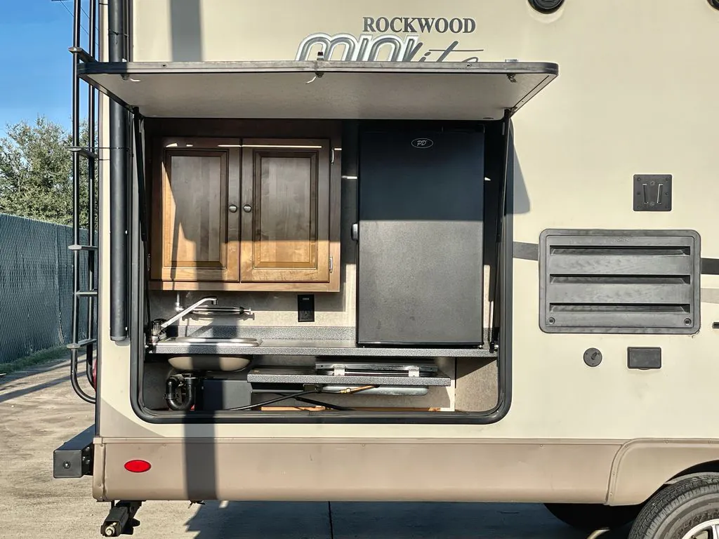 2018 Forest River Rockwood Mini Lite 2507S - Photo 4