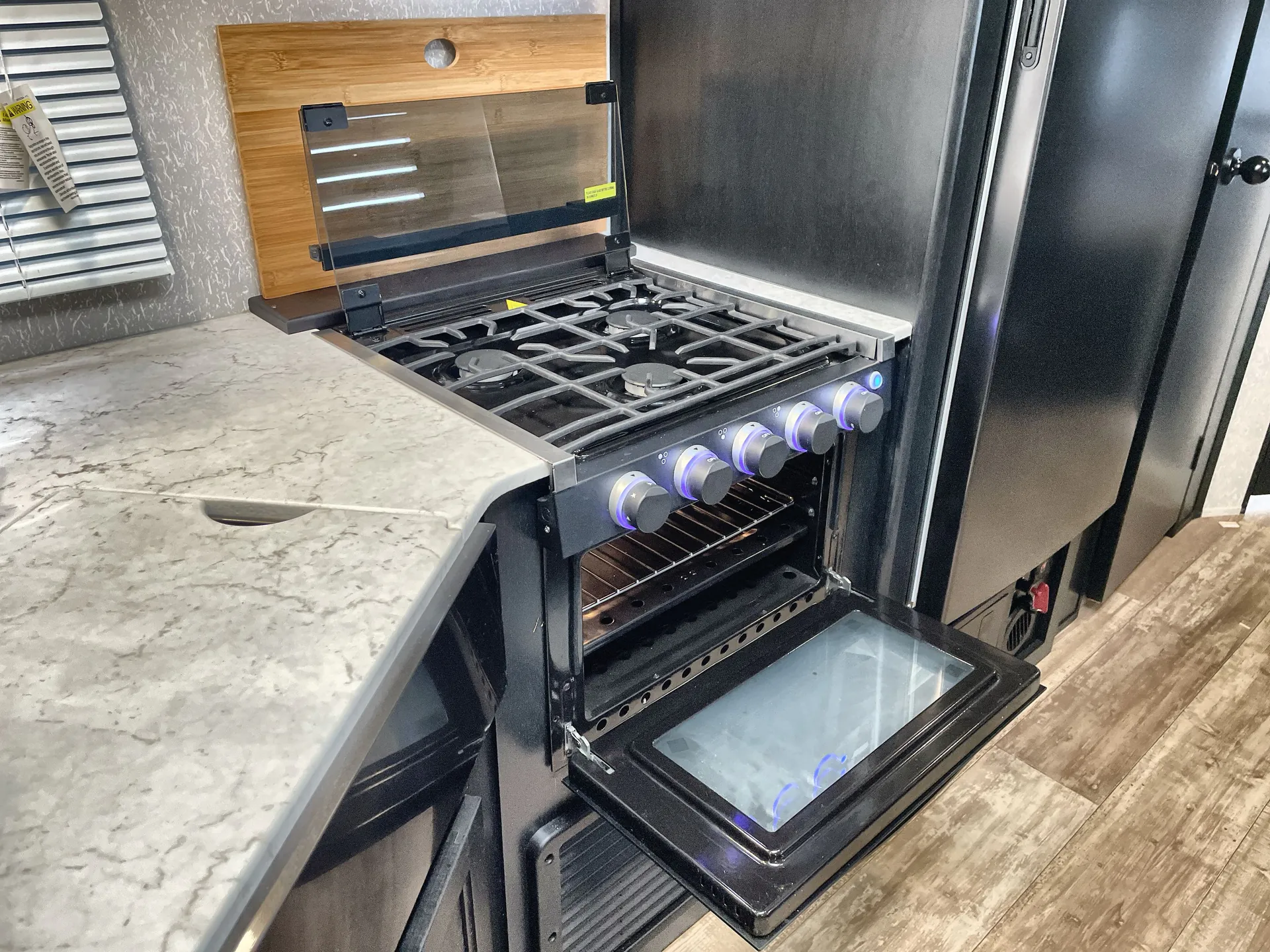 2022 Forest River Cherokee Grey Wolf 26DBH — stove oven open