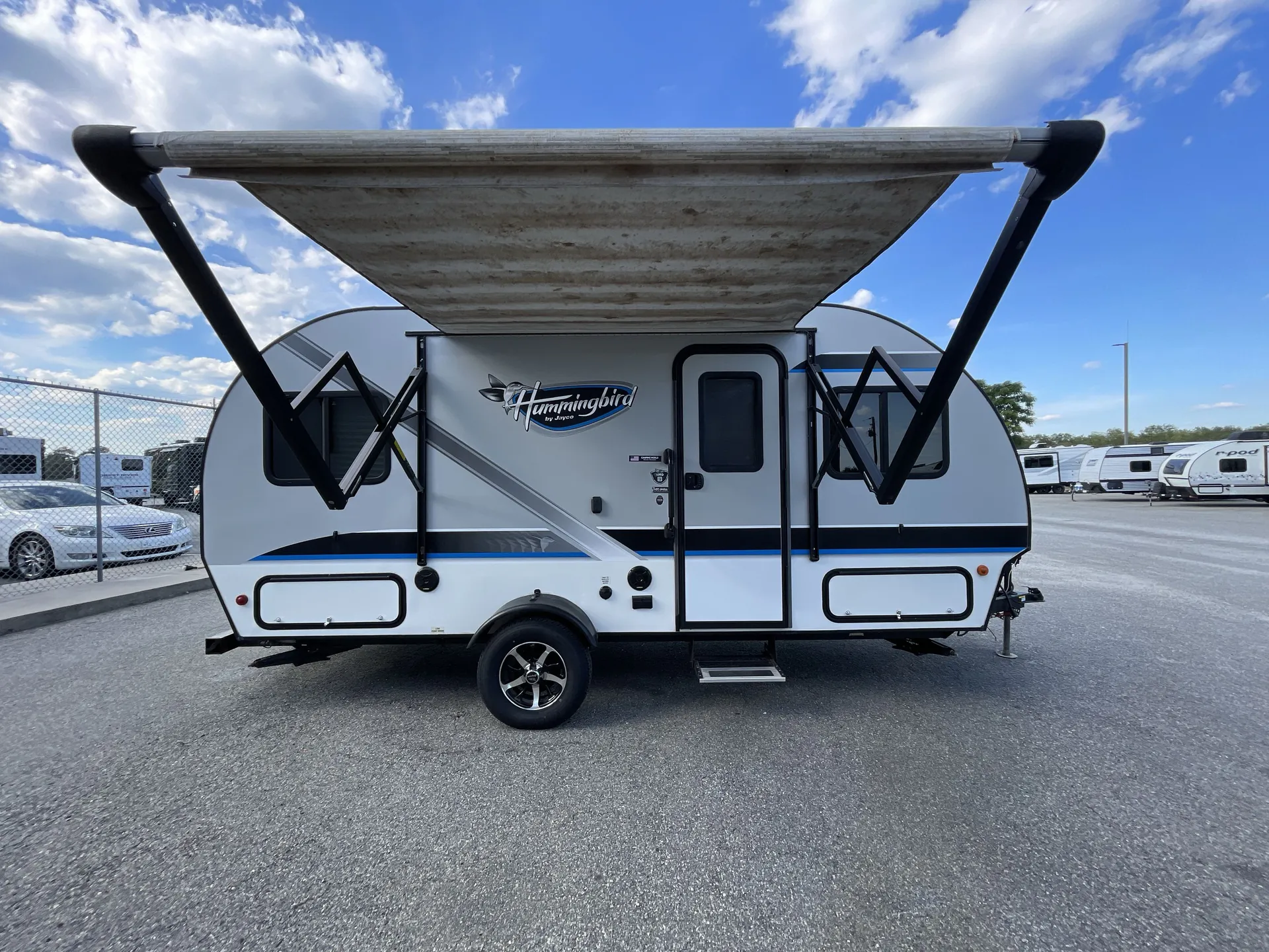 2017 Jayco Hummingbird 17FD — campside