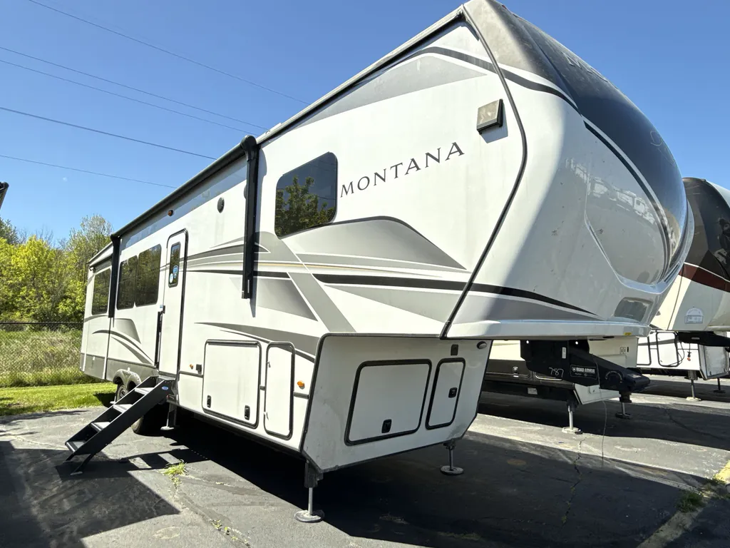 2024 Keystone Montana 3531RE, Photos photo 35