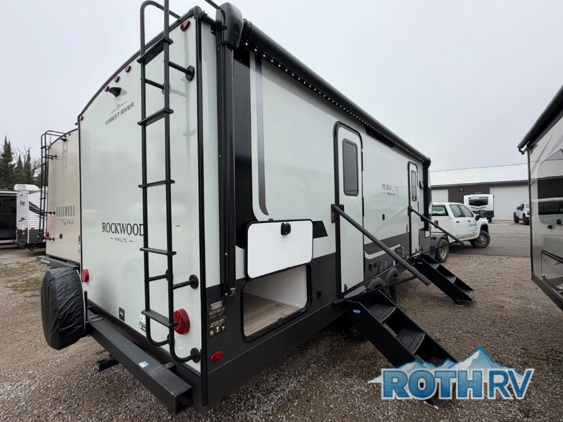 2027 Forest River Rockwood Mini Lite 2506FK — Photo 6