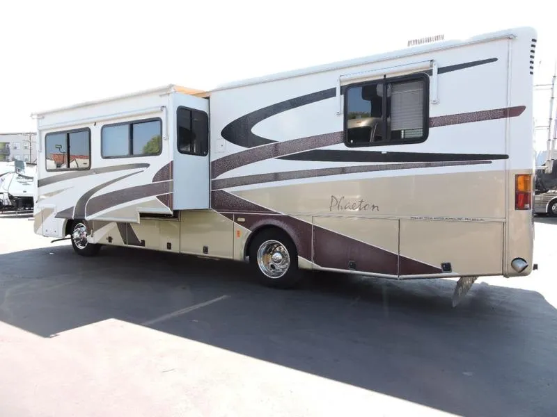 2004 Tiffin Motorhomes PHAETON 35RH - Photo 2