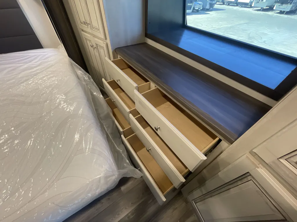 2022 Forest River Cardinal Luxury 380RLX, Photos photo 39