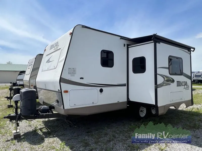 2015 Forest River Flagstaff Micro Lite 21DS - Photo 4