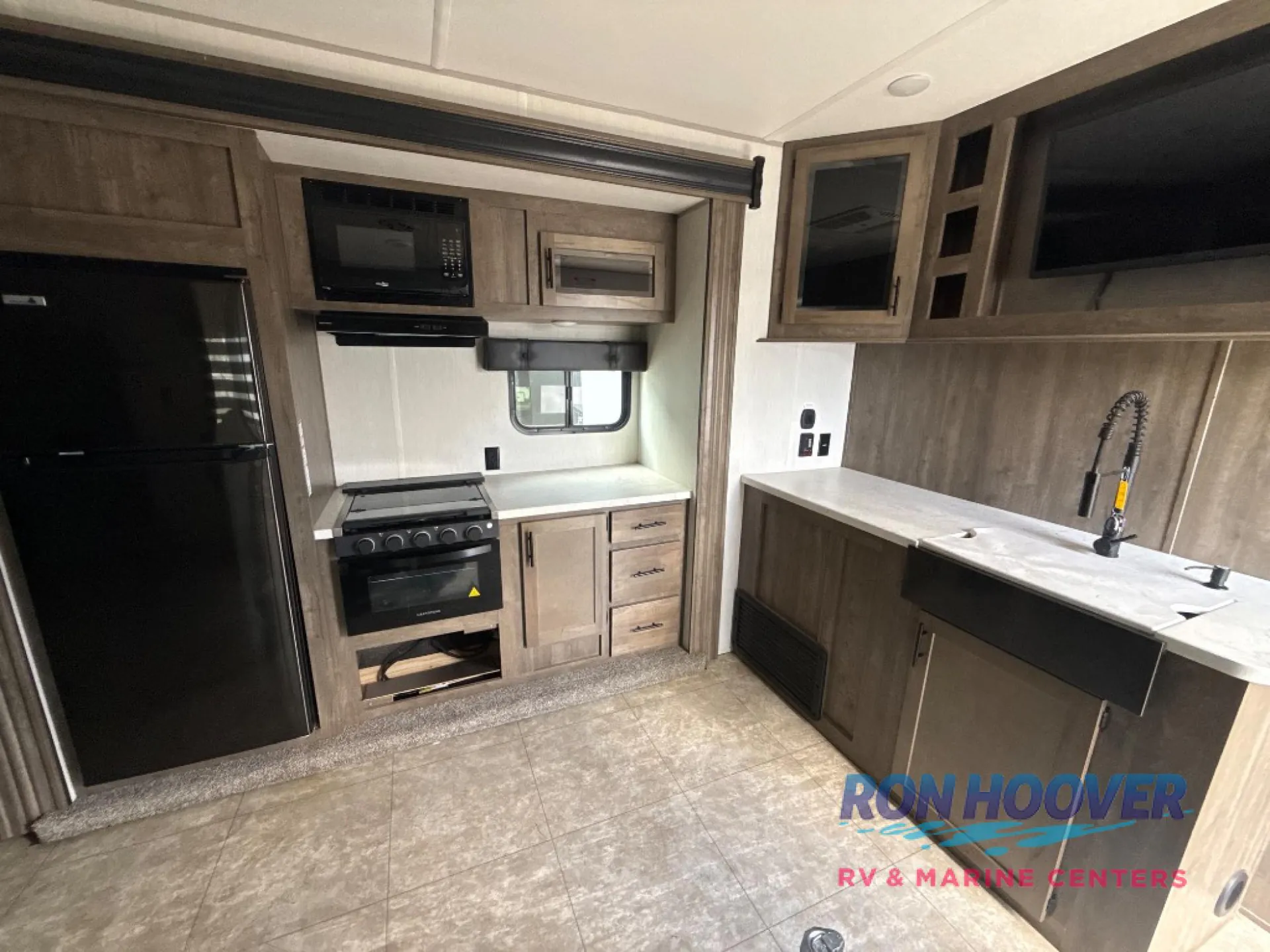 2022 Forest River Vengeance Rogue 26V — Photo 6
