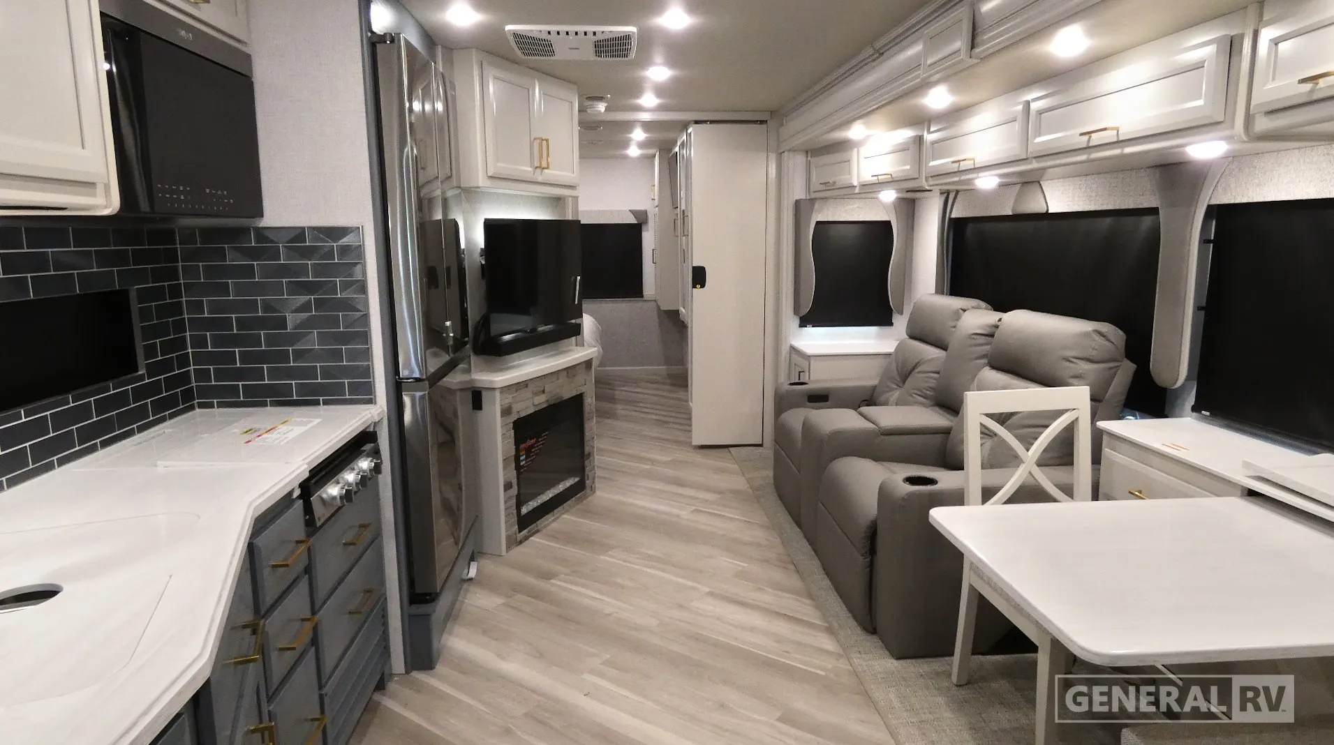 2026 Fleetwood Bounder 33C - Photo 3