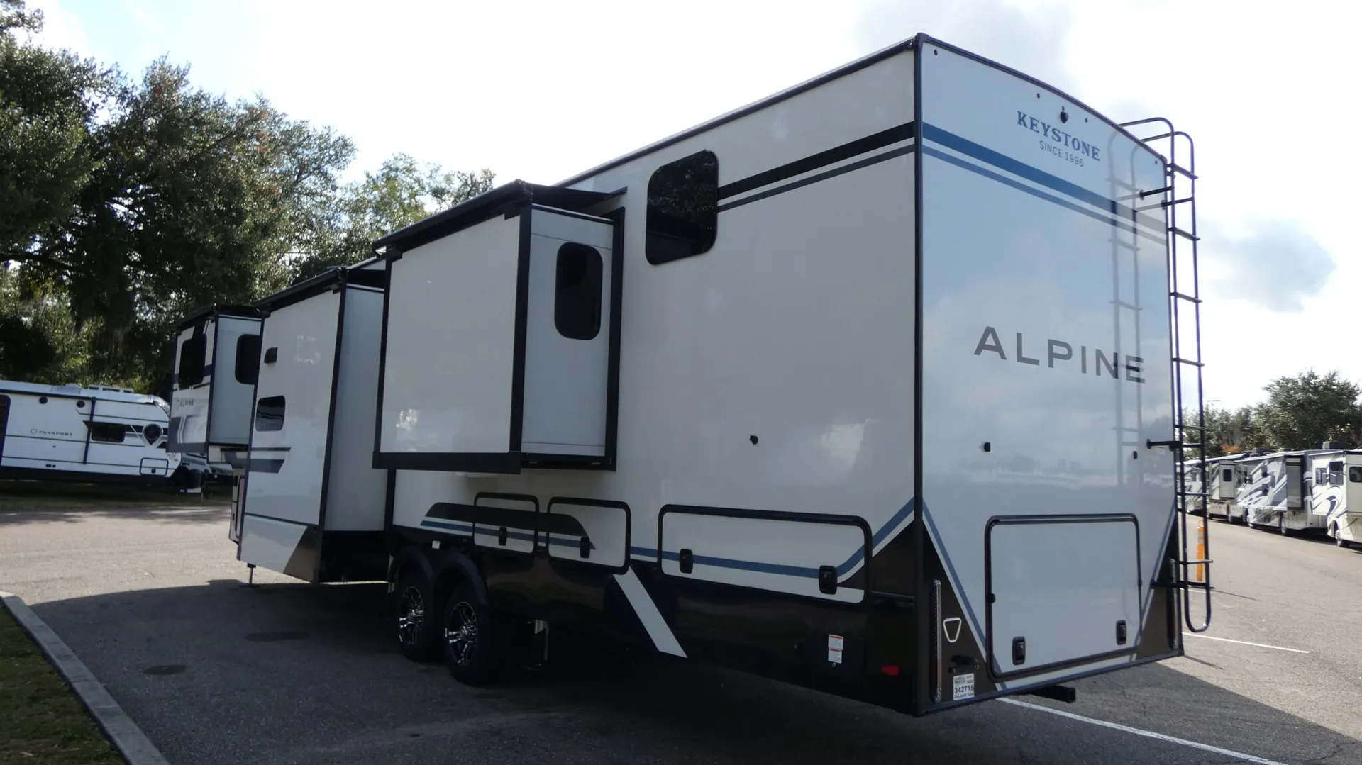 2026 Keystone Alpine 3710FL - Photo 4