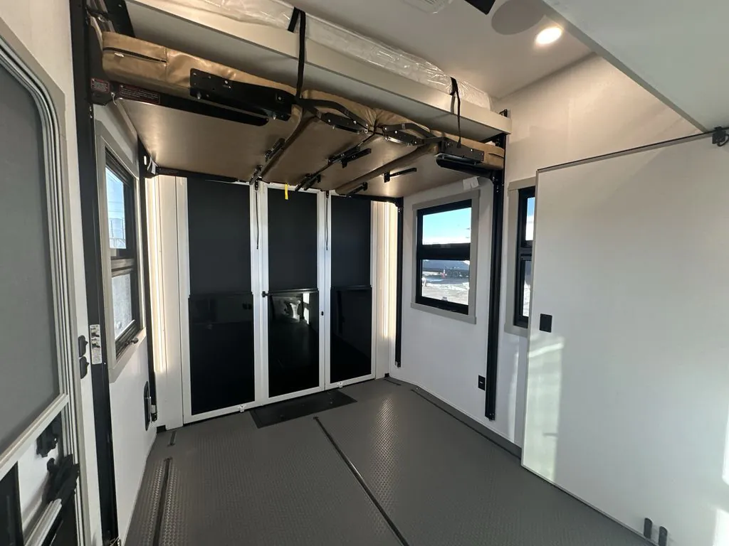 2026 Brinkley Model G 4100, Photos photo 17