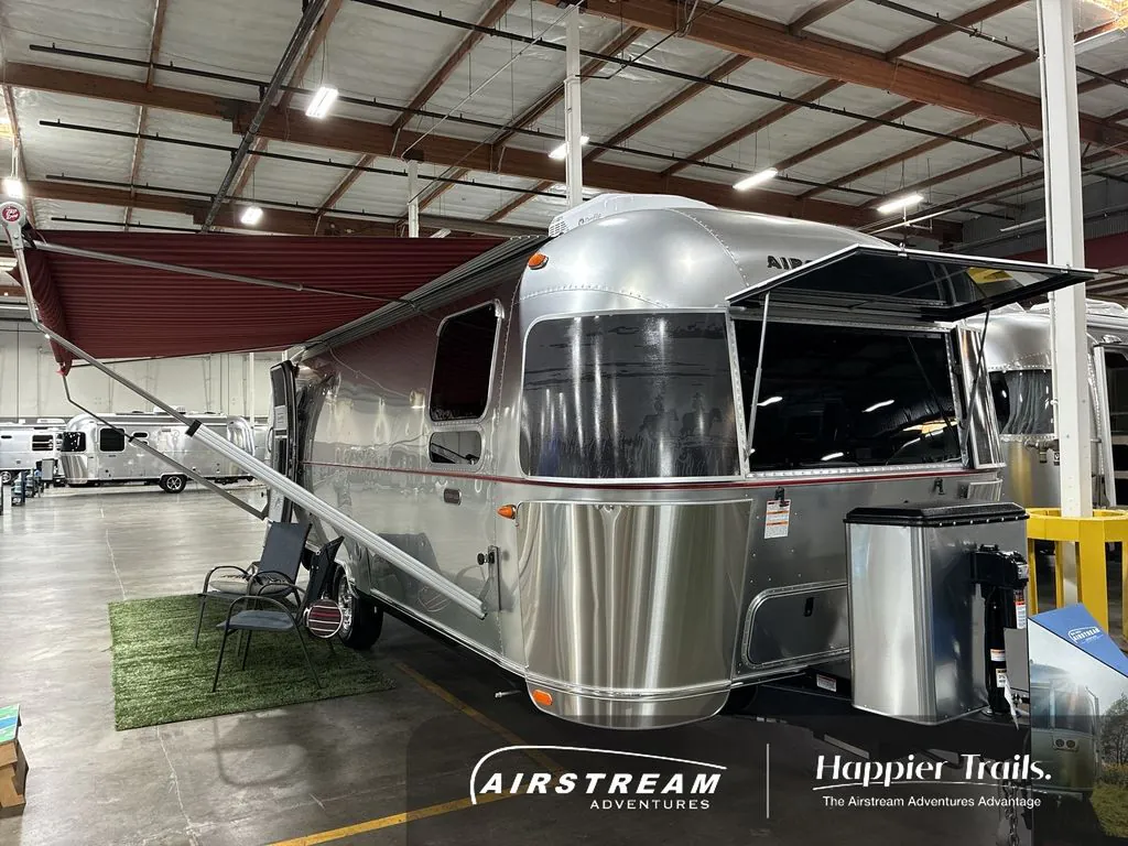 2027 Airstream World Traveler 17RB - Photo 2