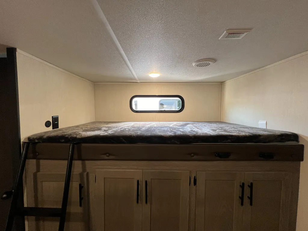 2026 Forest River Cherokee Alpha Wolf 33BH, Photos photo 16