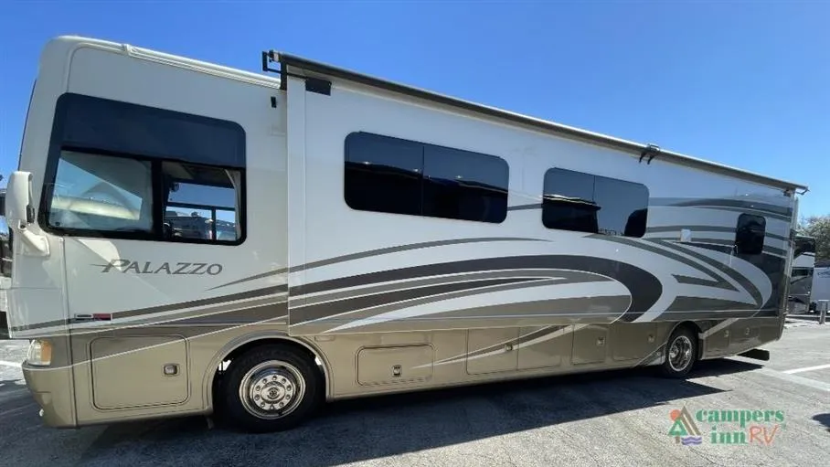 2015 Thor Motor Coach Palazzo 36.1 - Photo 3