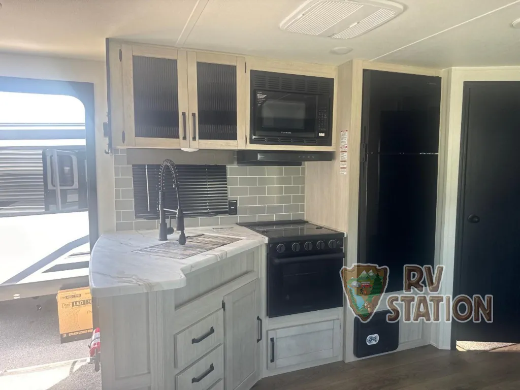 2027 Forest River Puma 32BHQS, Photos photo 6
