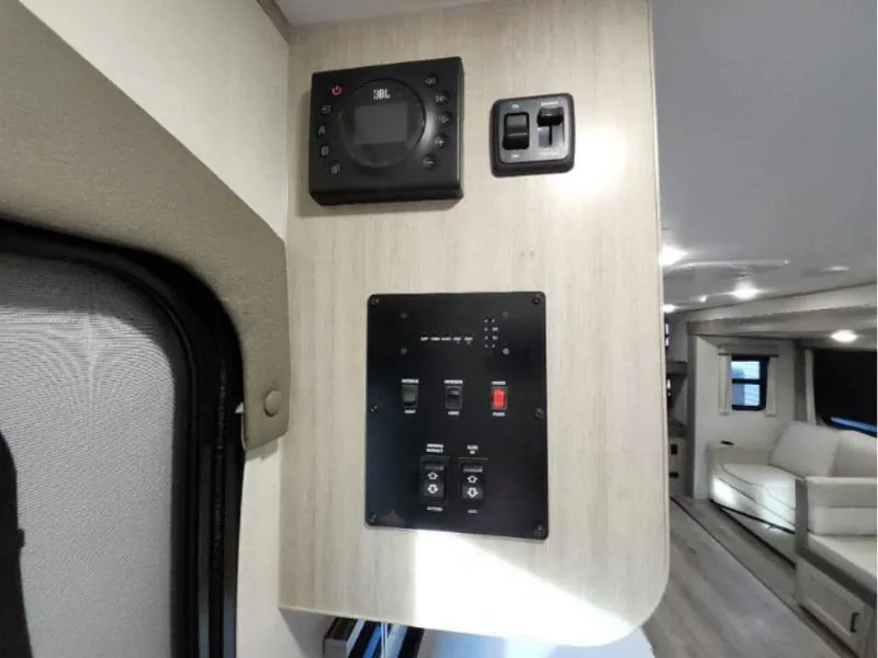 2026 Coachmen Catalina Legacy Edition 273DBHCK, Photos photo 5